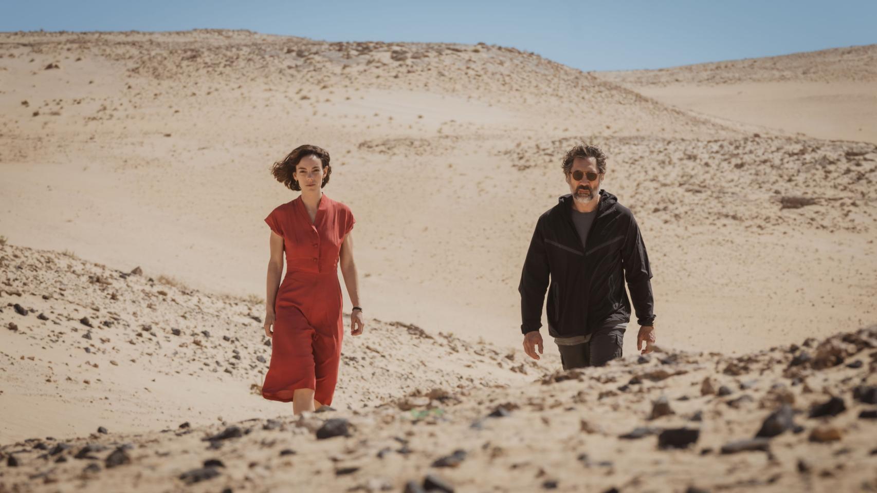 Victoria Luengo y Javier Bardem, en 'El ser querido'.
