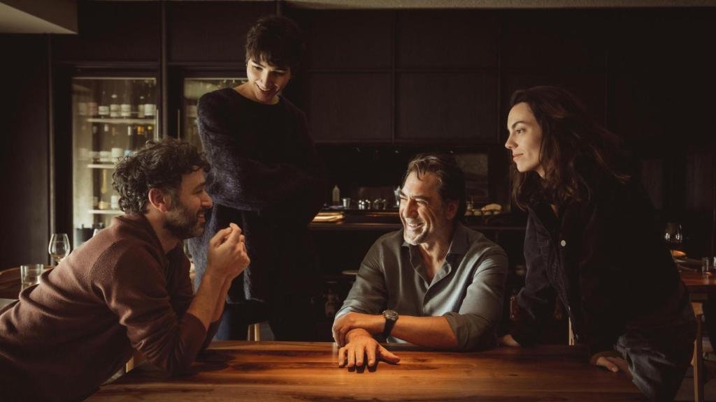Rodrigo Sorogoyen, Isabel Peña, Javier Bardem y Victoria Luengo, durante el rodaje de 'El ser querido'. Foto: Manolo Pavón