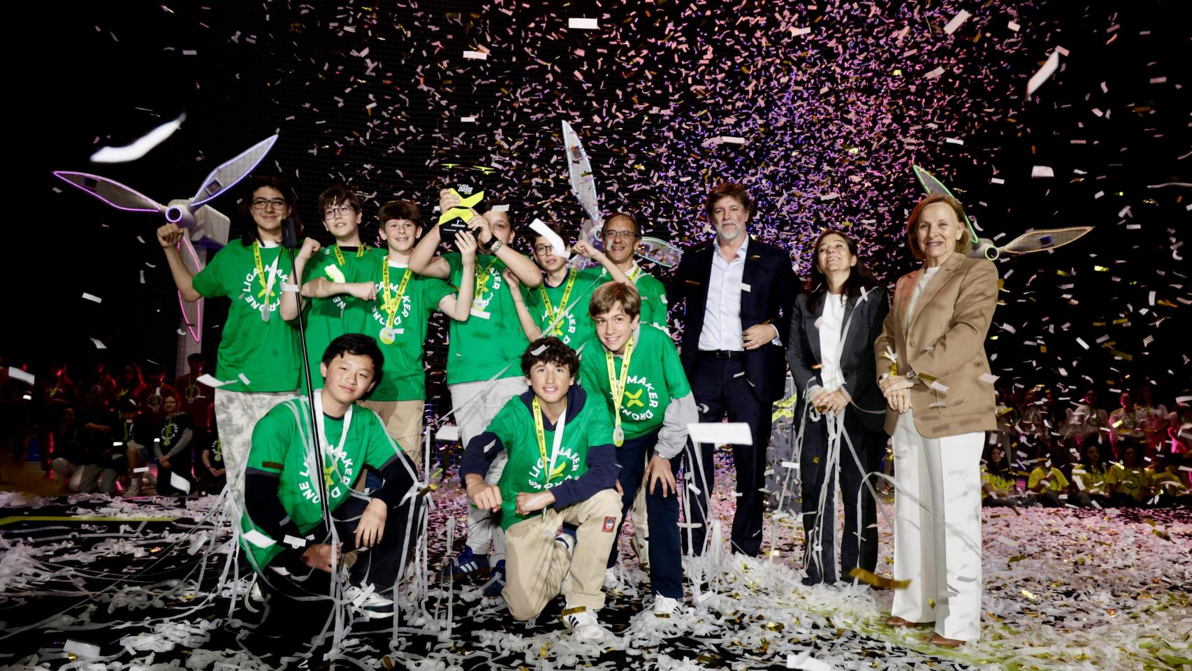 Estudiantes del CPR Plurilingüe Montecastelo celebran tras ganar la V Liga Maker Drone
