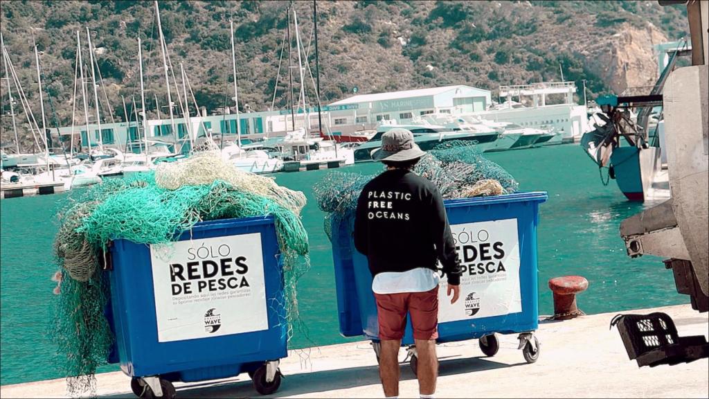 Contenedores de Gravity Wave para reciclar el plástico del mar. EE
