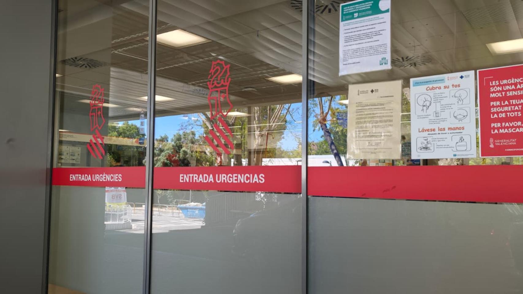 El acceso de Urgencias del hospital de Sant Joan d'Alacant este viernes.
