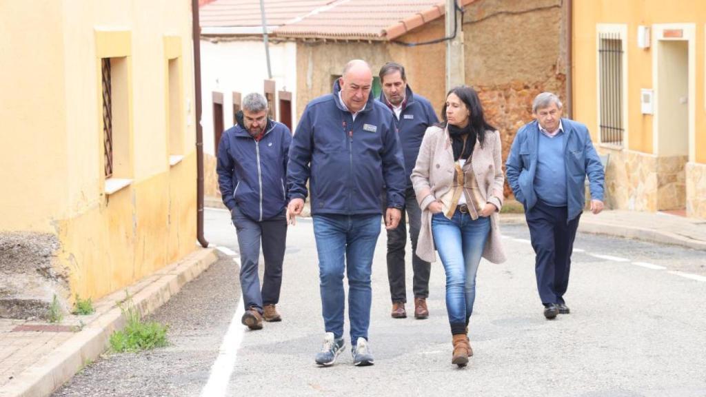 El presidente de la Diputación visita los núcleos de población de Ayllón