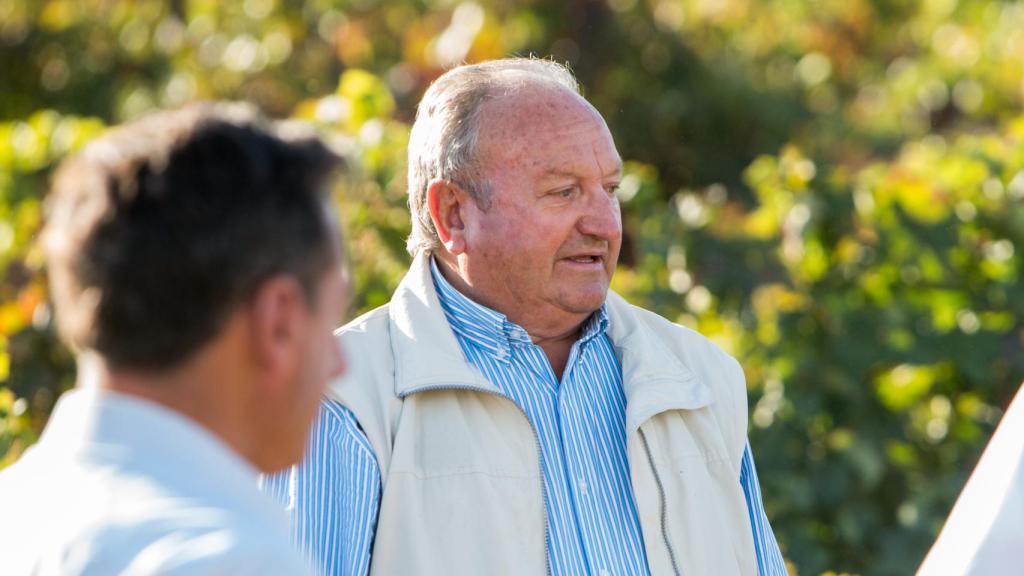 José María García, que sigue paseando por los viñedos a sus 90 años.