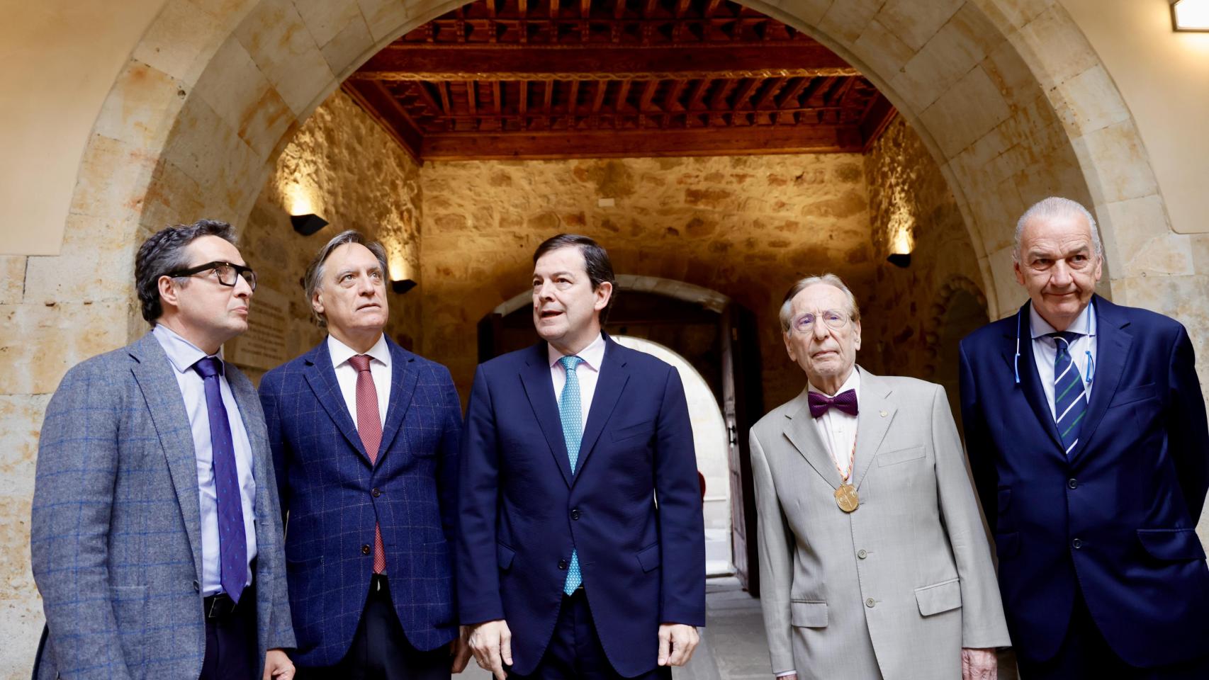 El presidente de la Junta de Castilla y León, Alfonso Fernández Mañueco, asiste al acto de presentación de la obra ''Historia de los Rotarios en España.1920-1936'' y entrega de distinciones de honor de la Academia Española de Estudios Históricos de Odontología y Estomatología.