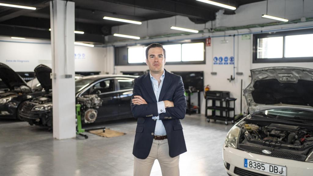 Antón Adanero, CEO de Tecnio, en el taller de mecánica del centro en Alcorcón.