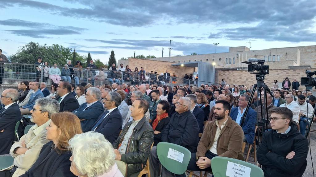 Asistentes al pregón de Benjamín Crespo en Villamayor.