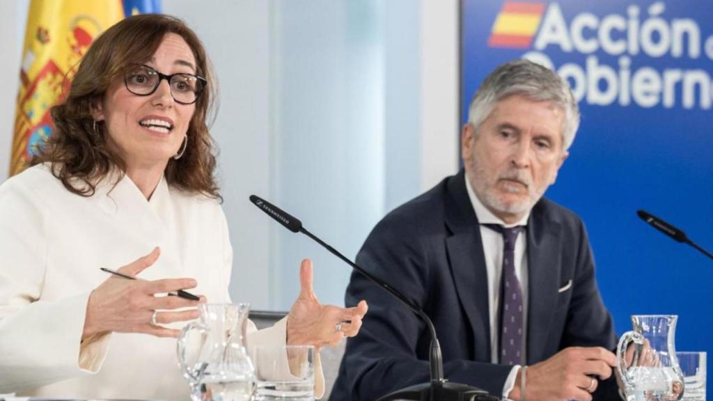 La ministra de Sanidad, Mónica García, y el ministro del Interior, Fernando Grande-Marlaska, durante una rueda de prensa ofrecida el pasado 6 de mayo en Madrid.
