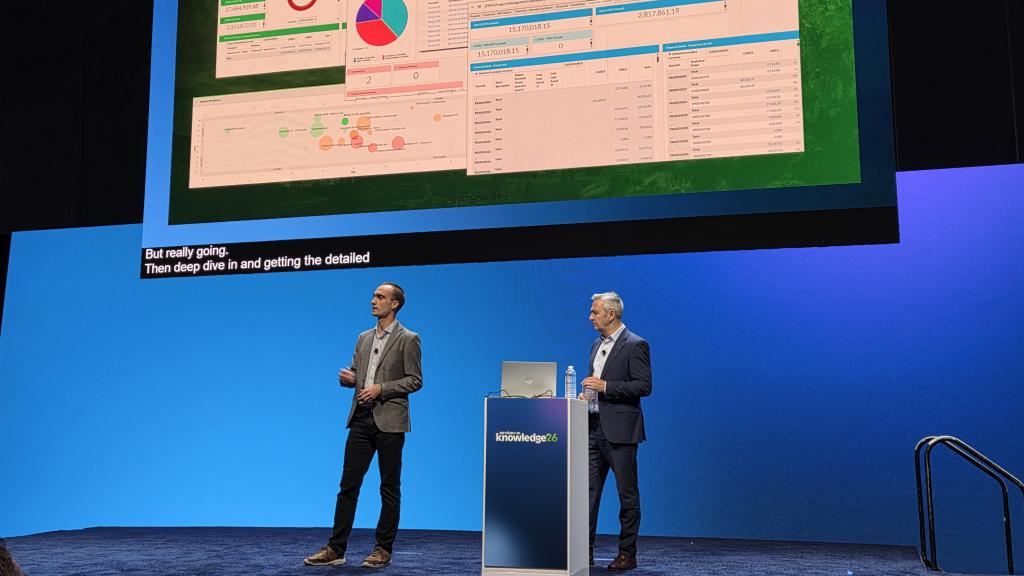 Aitor Soler y Carlos Asensio, miembros de la Digital Office de Iberdrola, durante la conferencia impartida en el evento anual de ServiceNow 2026 en Las Vegas esta semana.