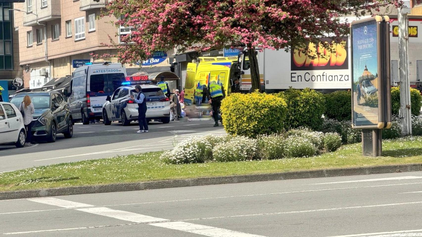 Atropello en un paseo de peatones de la avenida de Finisterre con la Ronda de Outeiro