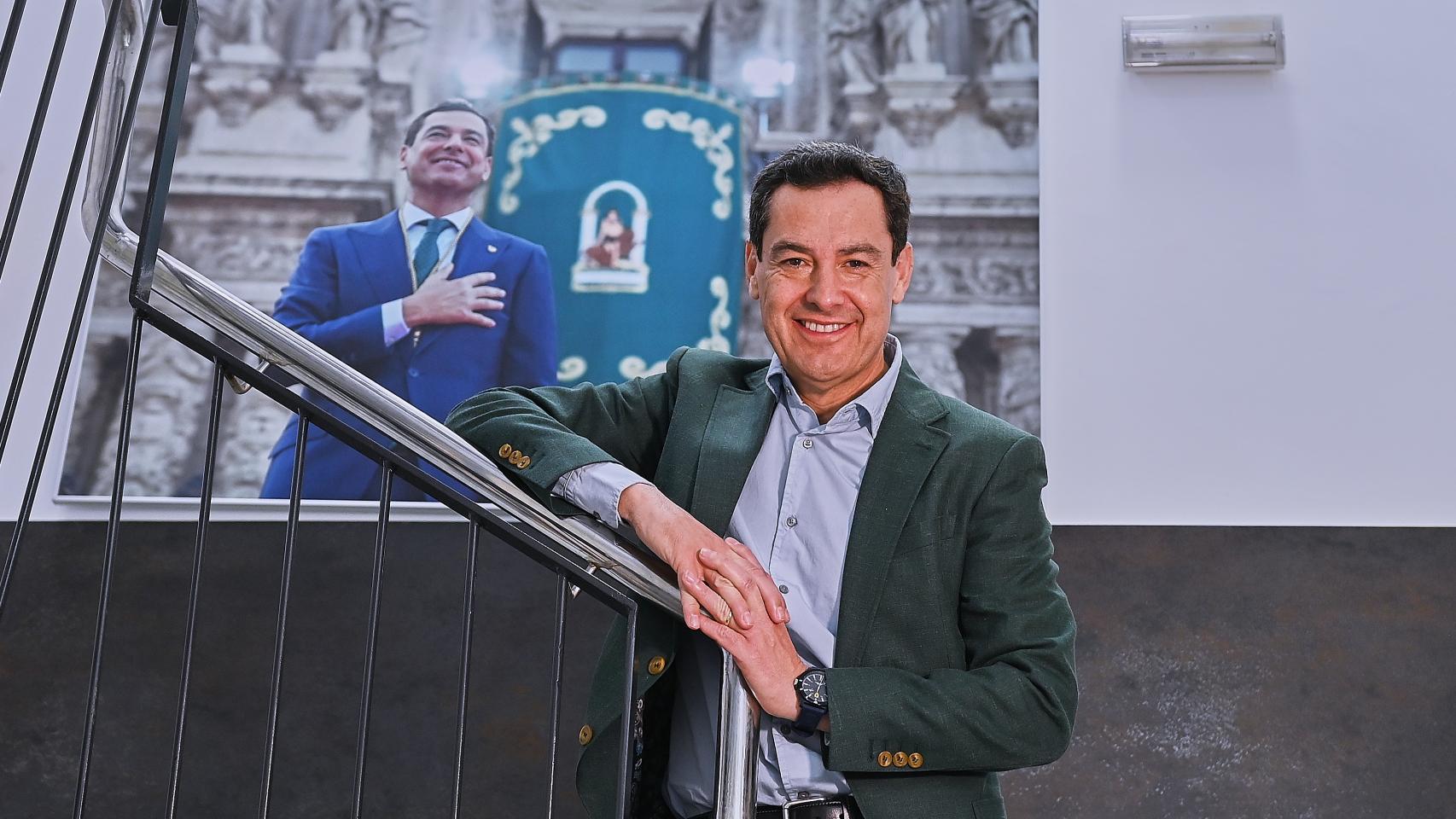 El presidente de la Junta y candidato del PP andaluz, Juanma Moreno, posa para la entrevista a EL ESPAÑOL.