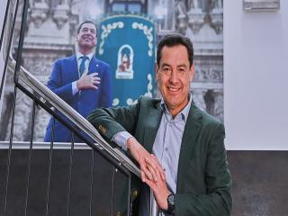 El presidente de la Junta y candidato del PP andaluz, Juanma Moreno, posa para la entrevista a EL ESPAÑOL.