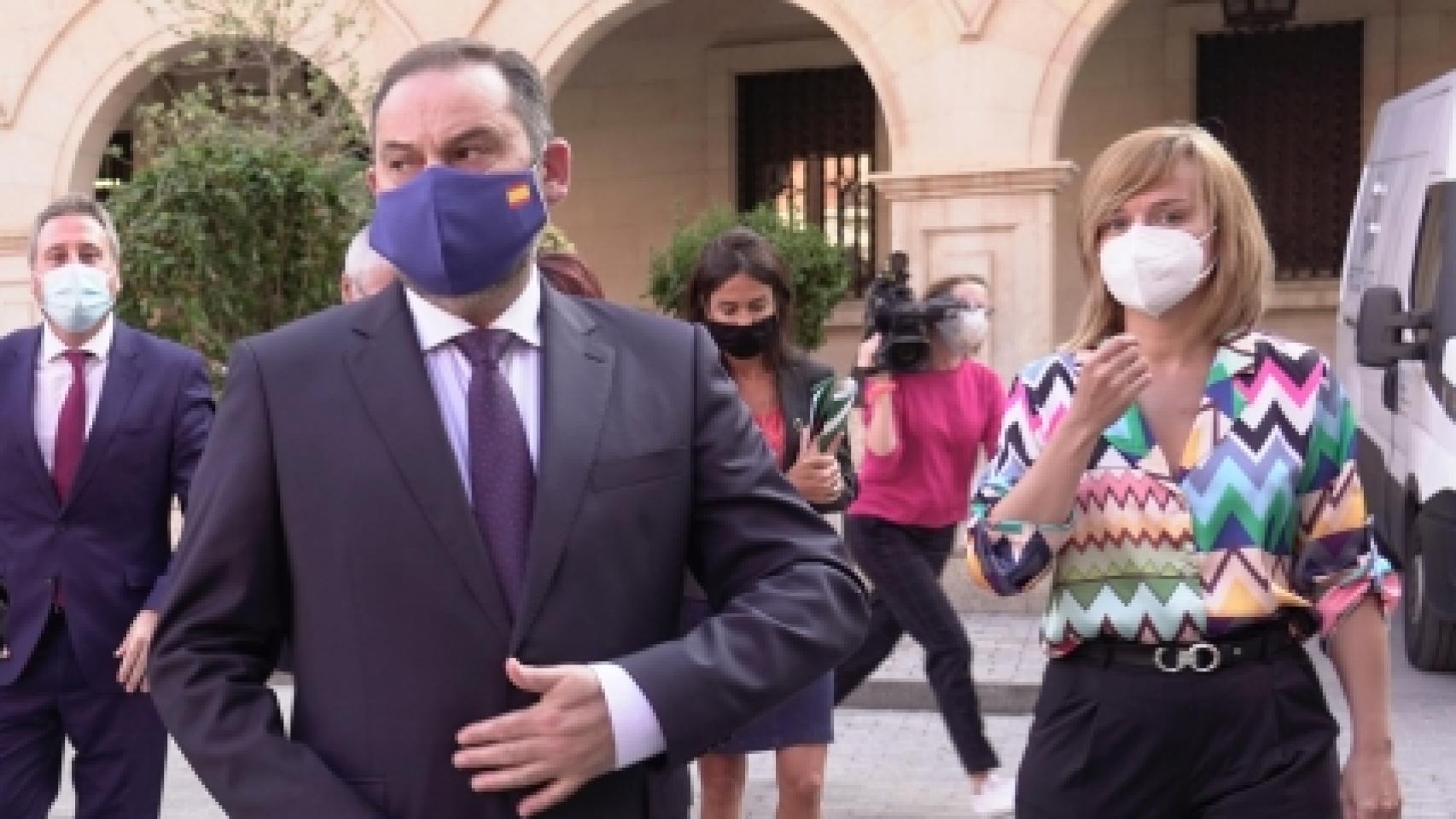 José Luis Ábalos, acompañado por Isabel Pardo de Vera y Pilar Alegría, en el acto de la mañana después de la fiesta en el Parador de Teruel en septiembre de 2020.