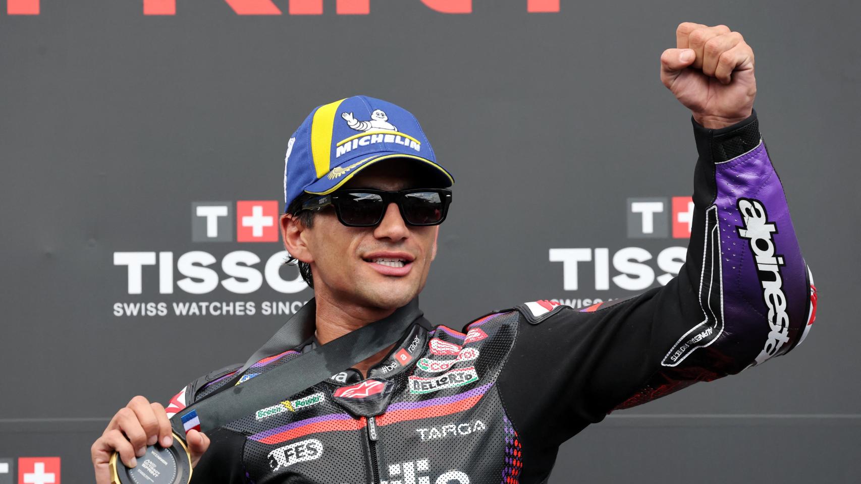 Jorge Martín celebra su victoria en la carrera al sprint del Gran Premio de Francia, en Le Mans. 