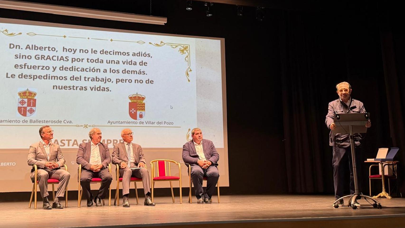 Foto del homenaje al doctor Alberto Jurado.