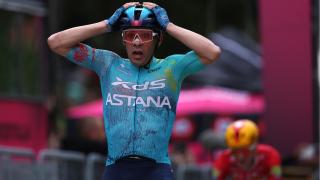 Guillermo Silva, de Astana, celebra su victoria en la segunda etapa del Giro.