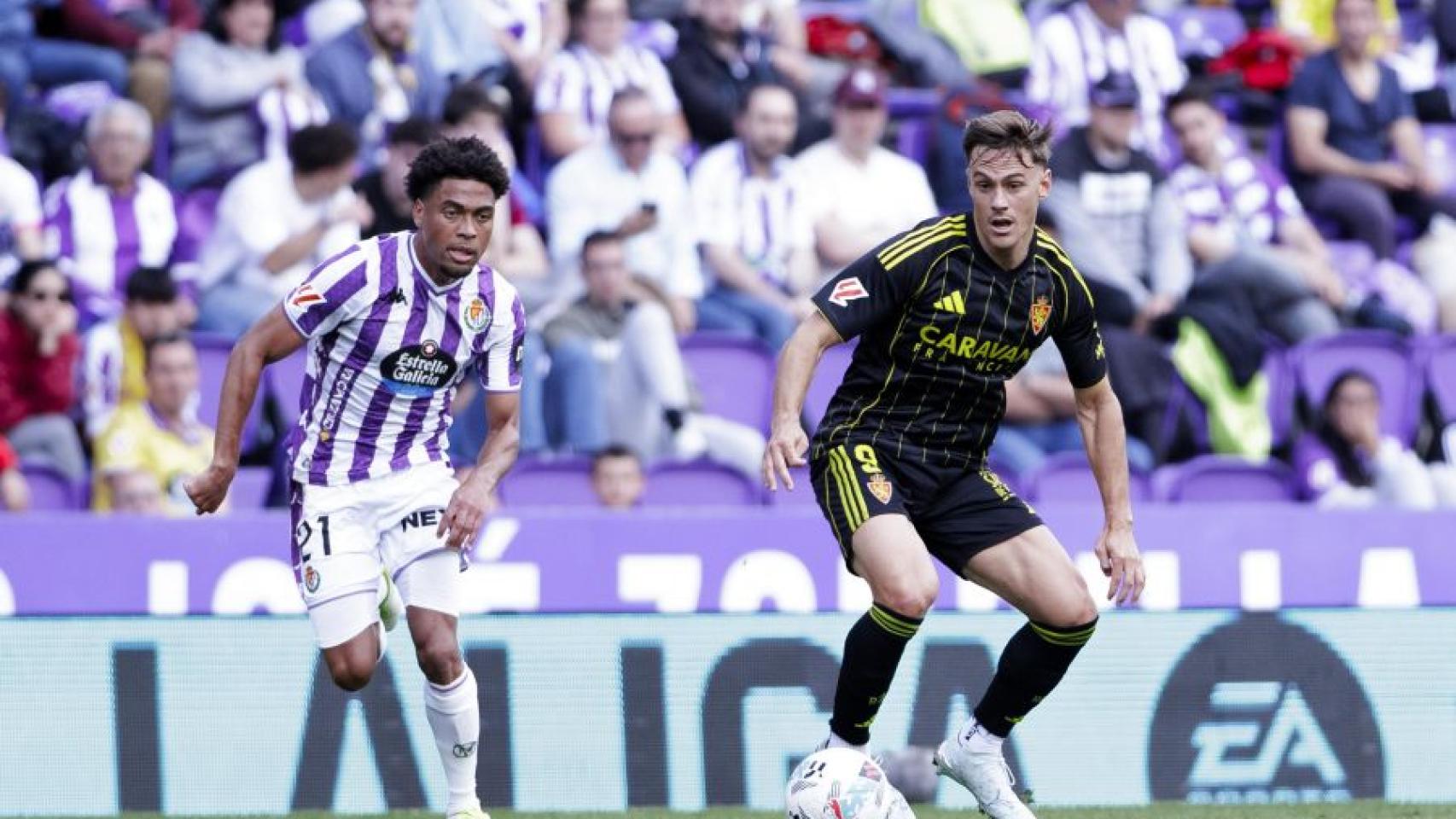 Julien Ponceau y Dani Gómez, en el Real Valladolid - Real Zaragoza