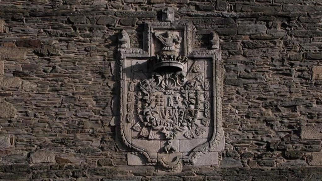 Escudo de Los Andrade en el Torreón de Pontedeume. https://www.turismo.gal