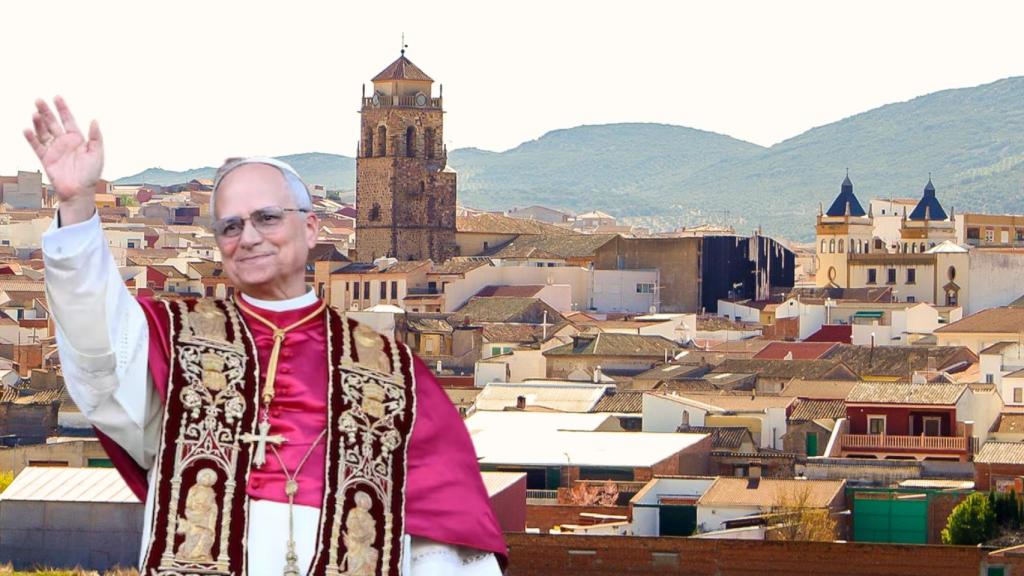 El Papa León XIV y Almodóvar del Campo en un montaje.