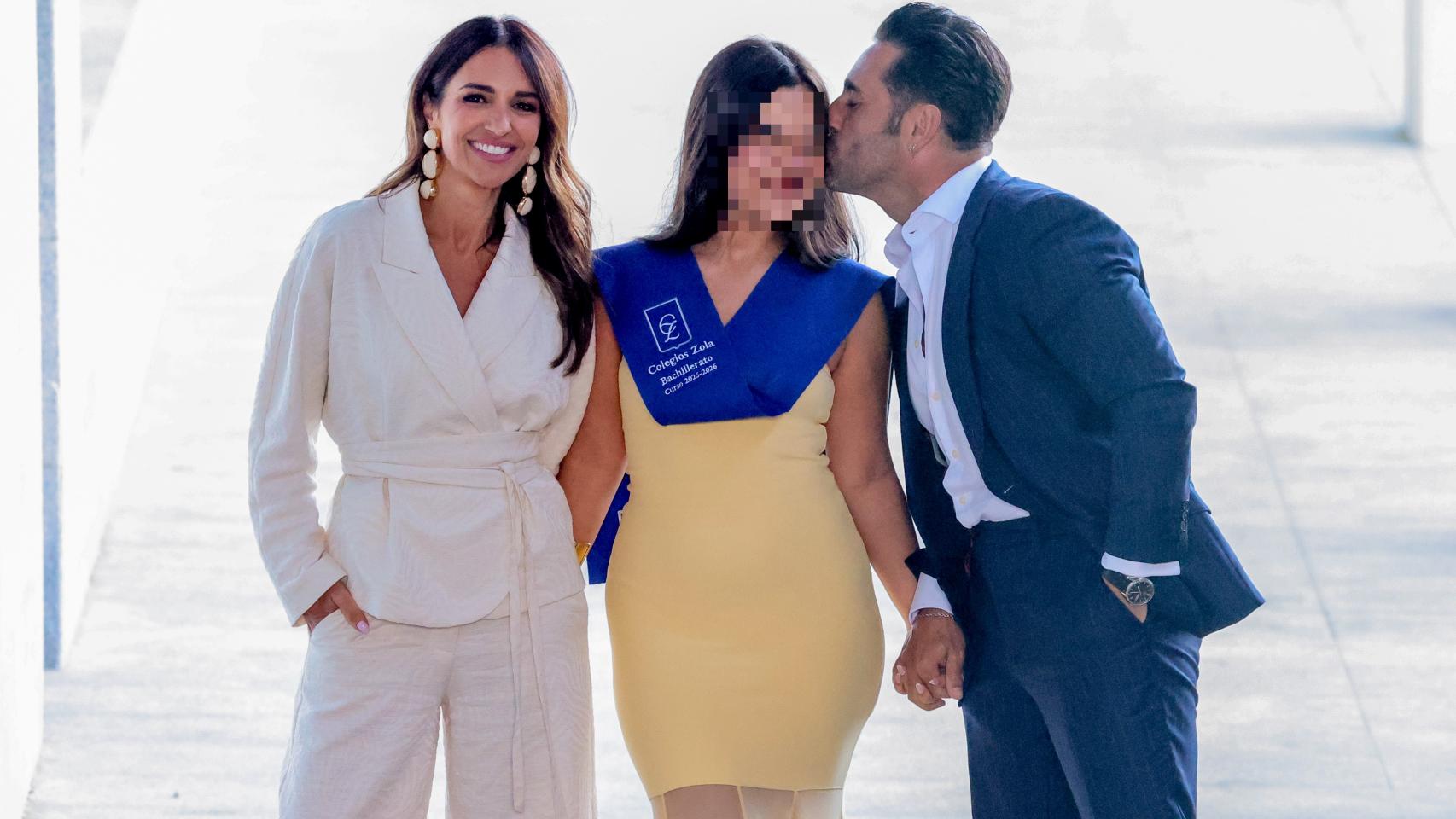 Paula Echevarría y David Bustamante junto a su hija Daniella en su Graduación.