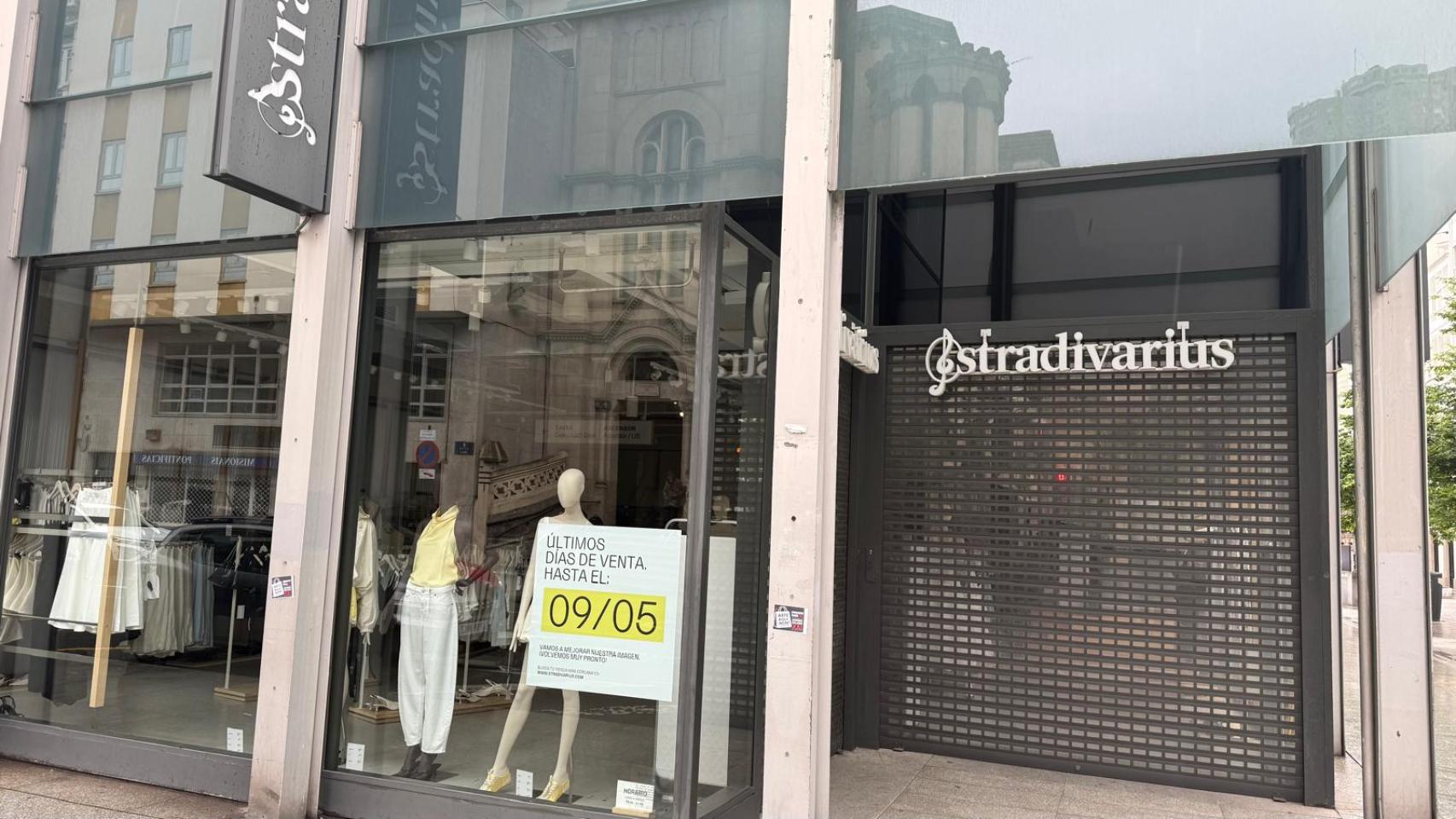 La tienda de Stradivarius de la plaza de Lugo permanecerá cerrada temporalmente para acometer una reforma integral del local