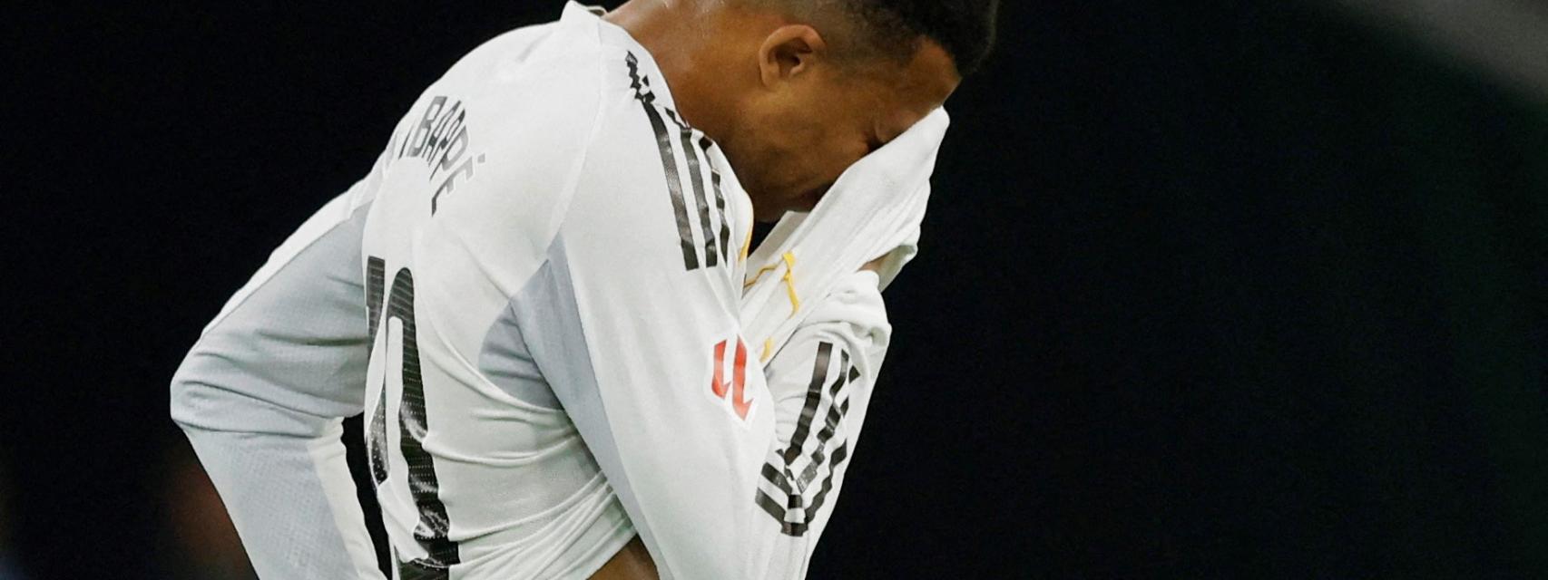 Kylian Mbappé, lamentándose durante un partido con el Real Madrid