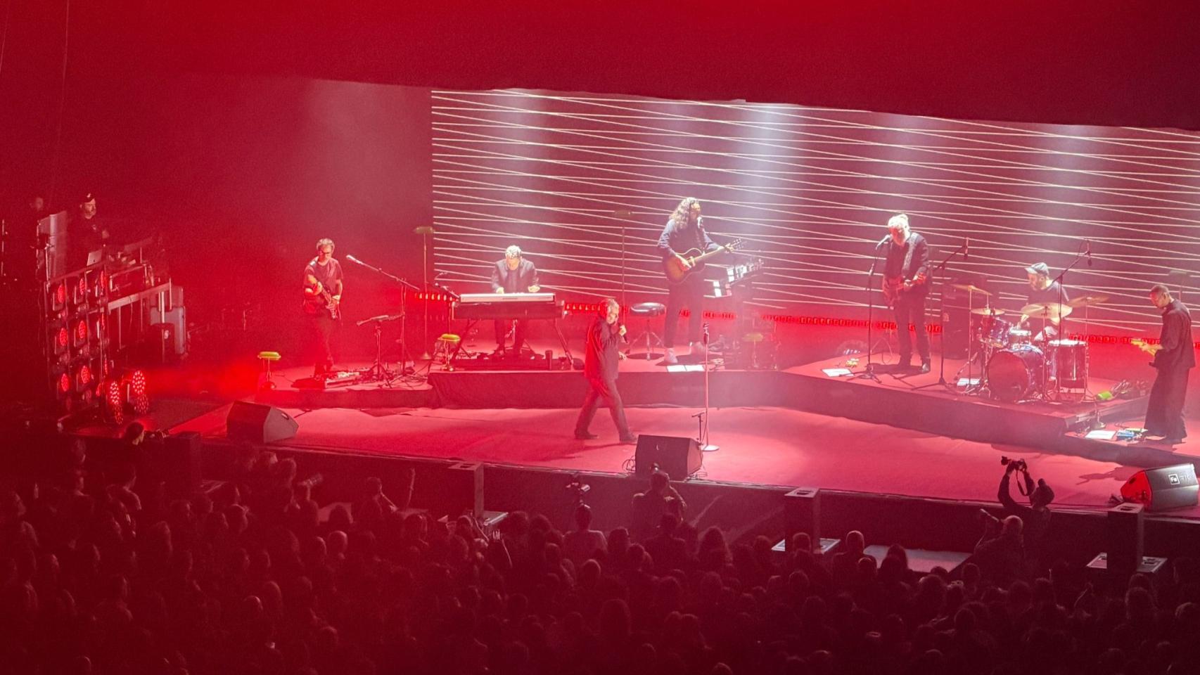 Iván Ferreiro durante su concierto de este sábado en el Coliseum de A Coruña