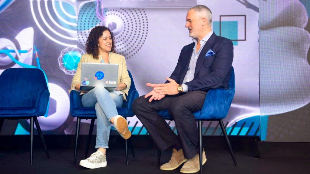 Noelia Hernández Nieto (DISRUPTORES) y Daniel Nordholm (HBX Group) durante la entrevista en MarketHub Europe 2026, celebrado en Malta.