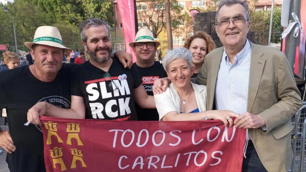 El alcalde de Murcia, José Ballesta (1d), junto a la alcaldesa pedánea de El Palmar, Verónica Sánchez, en junio de 2024, celebrando la victoria de Carlos Alcaraz en Roland Garros.