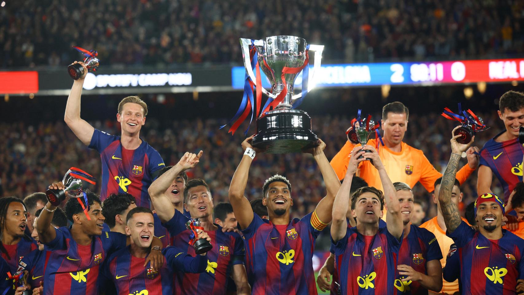 El Barça gana El Clásico, canta el alirón y tiene su fiesta soñada en el Camp Nou ante un Real Madrid indolente