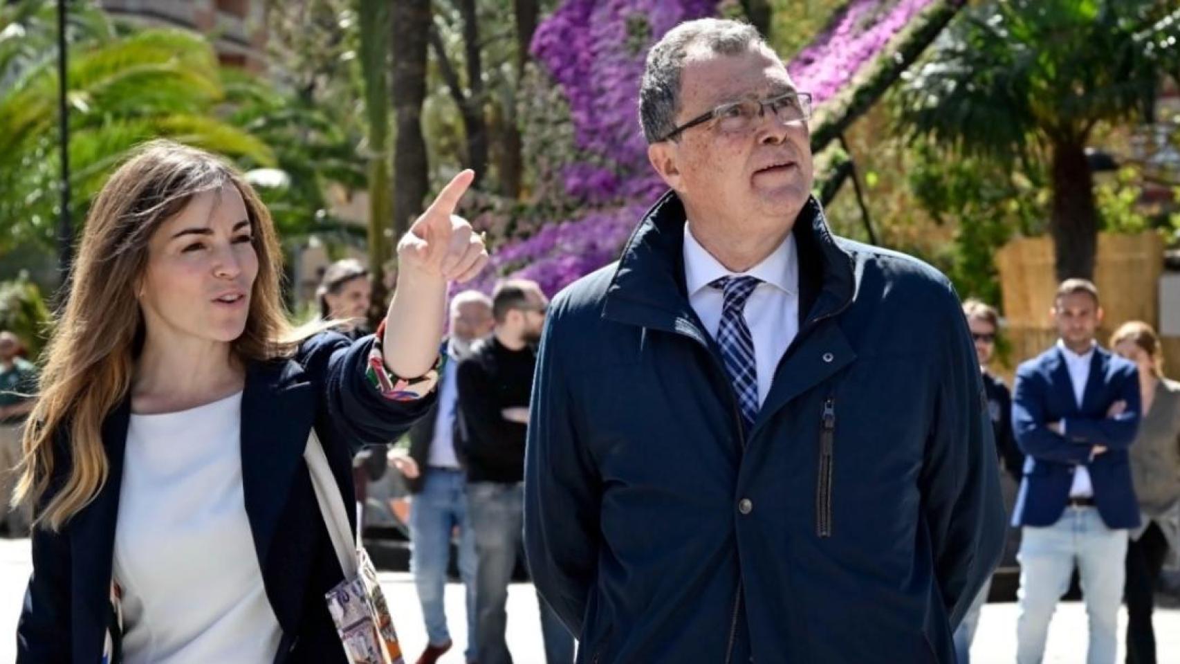 Rebeca Pérez junto a José Ballesta en una imagen difundida por el Ayuntamiento de Murcia.