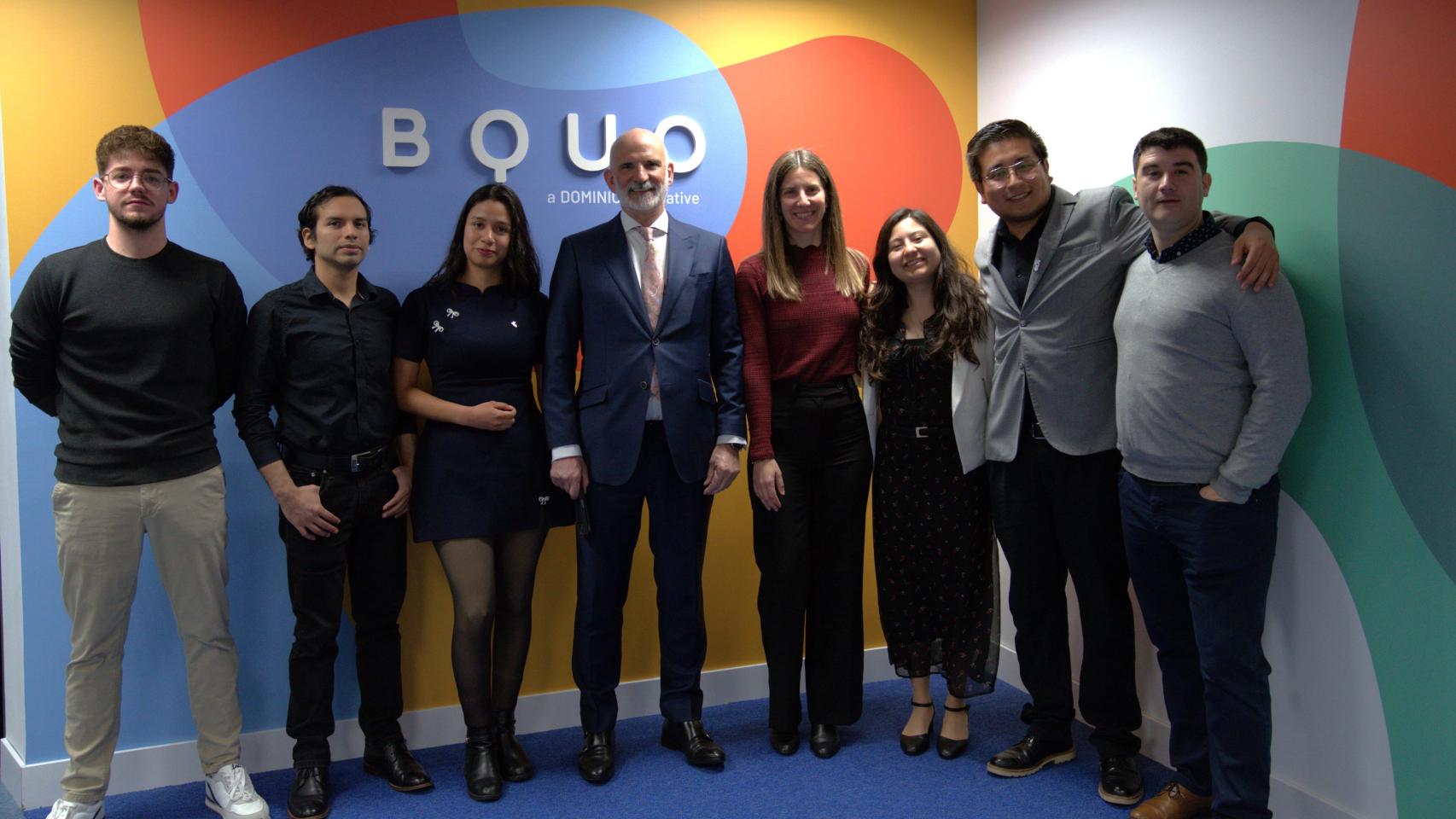 Responsables de Bquo y Dominion posan con los emprendedores de la tercera edición en la clausura de la iniciativa.