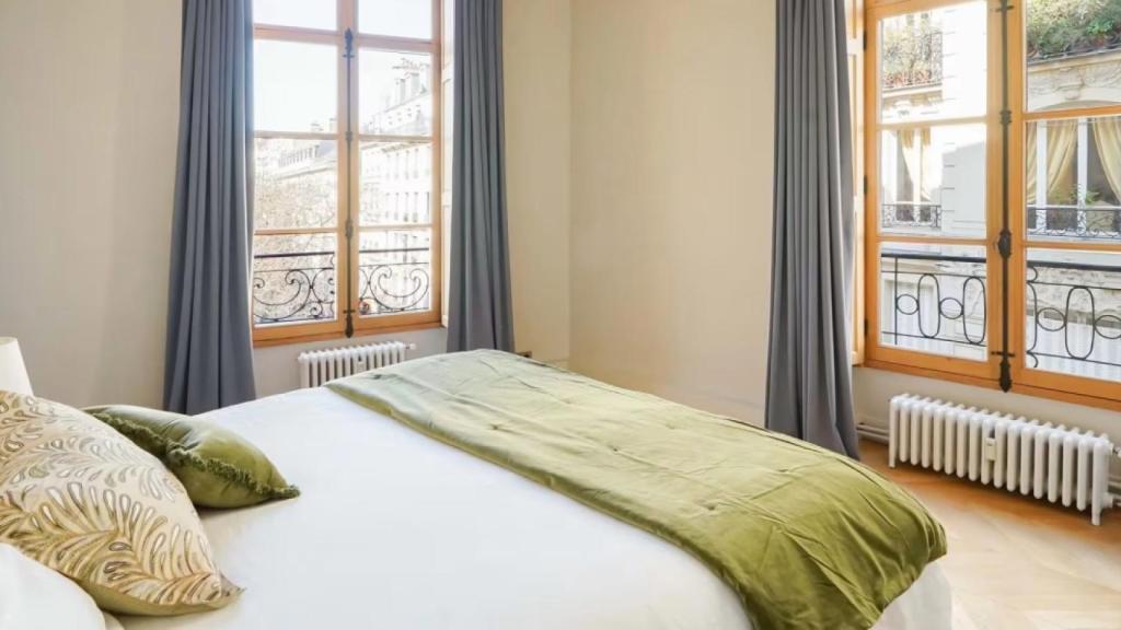 Una de las habitaciones del apartamento.