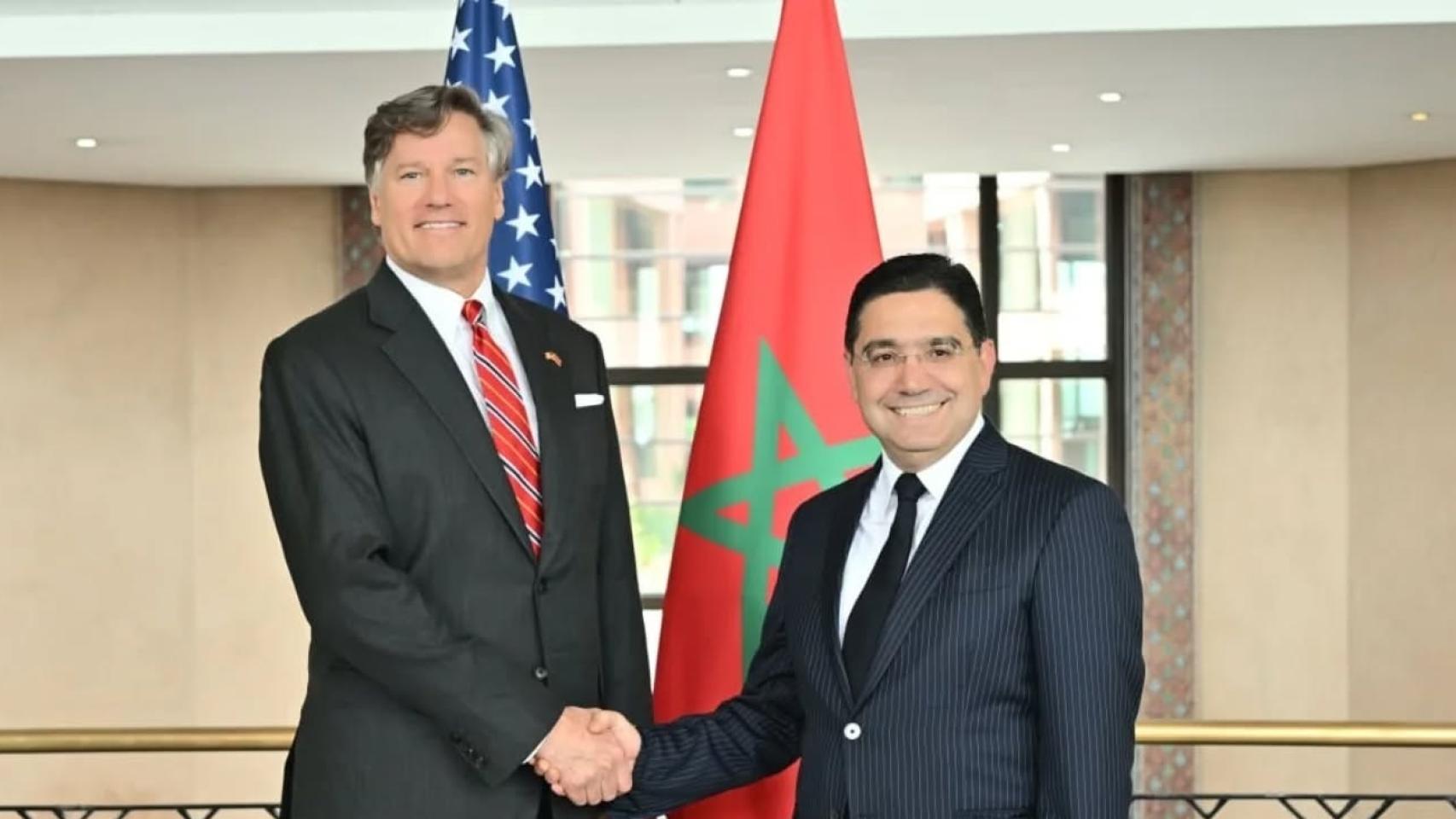 El subsecretario de Estado de Estados Unidos, Christopher Landau, junto con el ministro de Exteriores marroquí, Naser Burita.