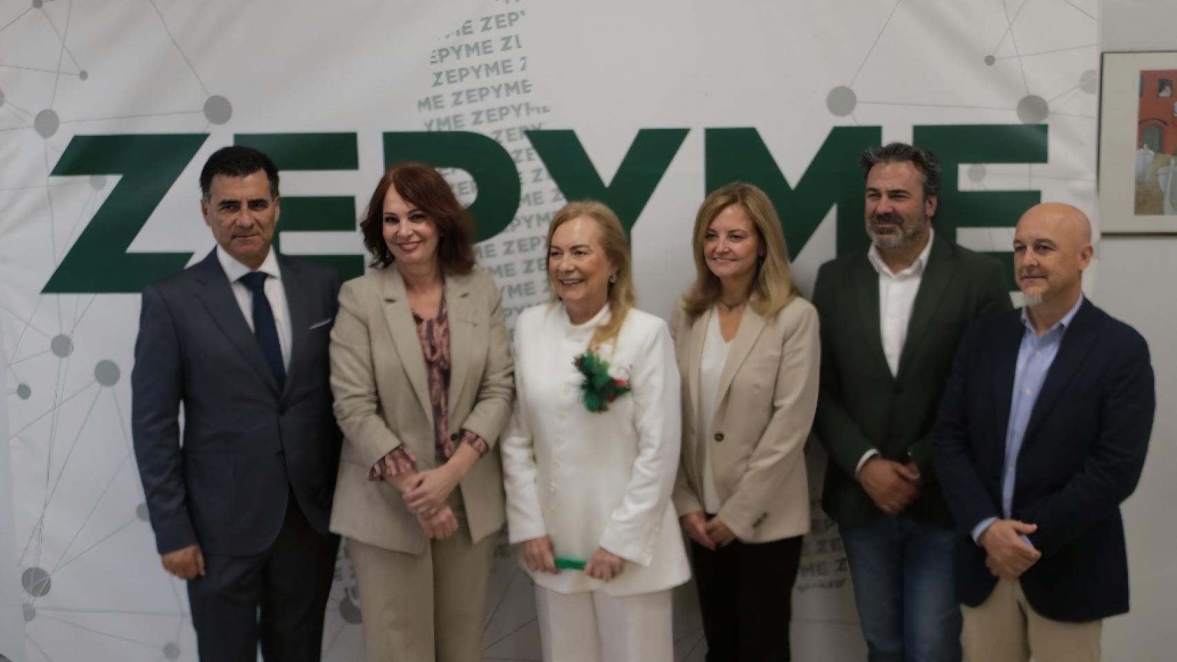 María Jesús Lorente (en medio), antes de su proclamación como presidenta de Zepyme Zaragoza