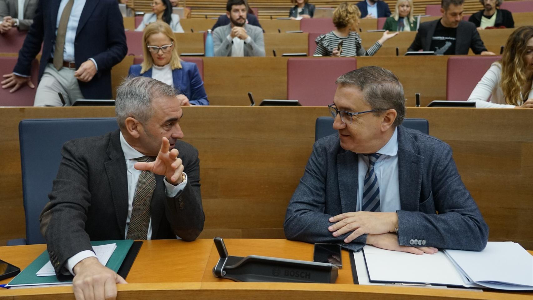 Los consellers Miguel Barrachina y José Antonio Rovira. Eduardo Manzana / EP