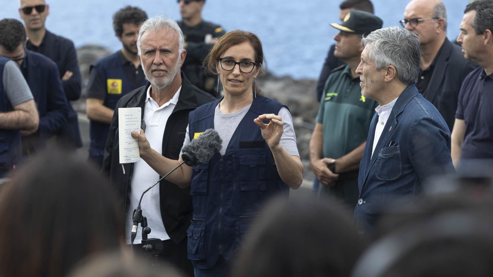 La ministra de Sanidad, Mónica García, ha informado este lunes en el puerto de Granadilla de Abona sobre la última hora en la asistencia al crucero MV Hondius.