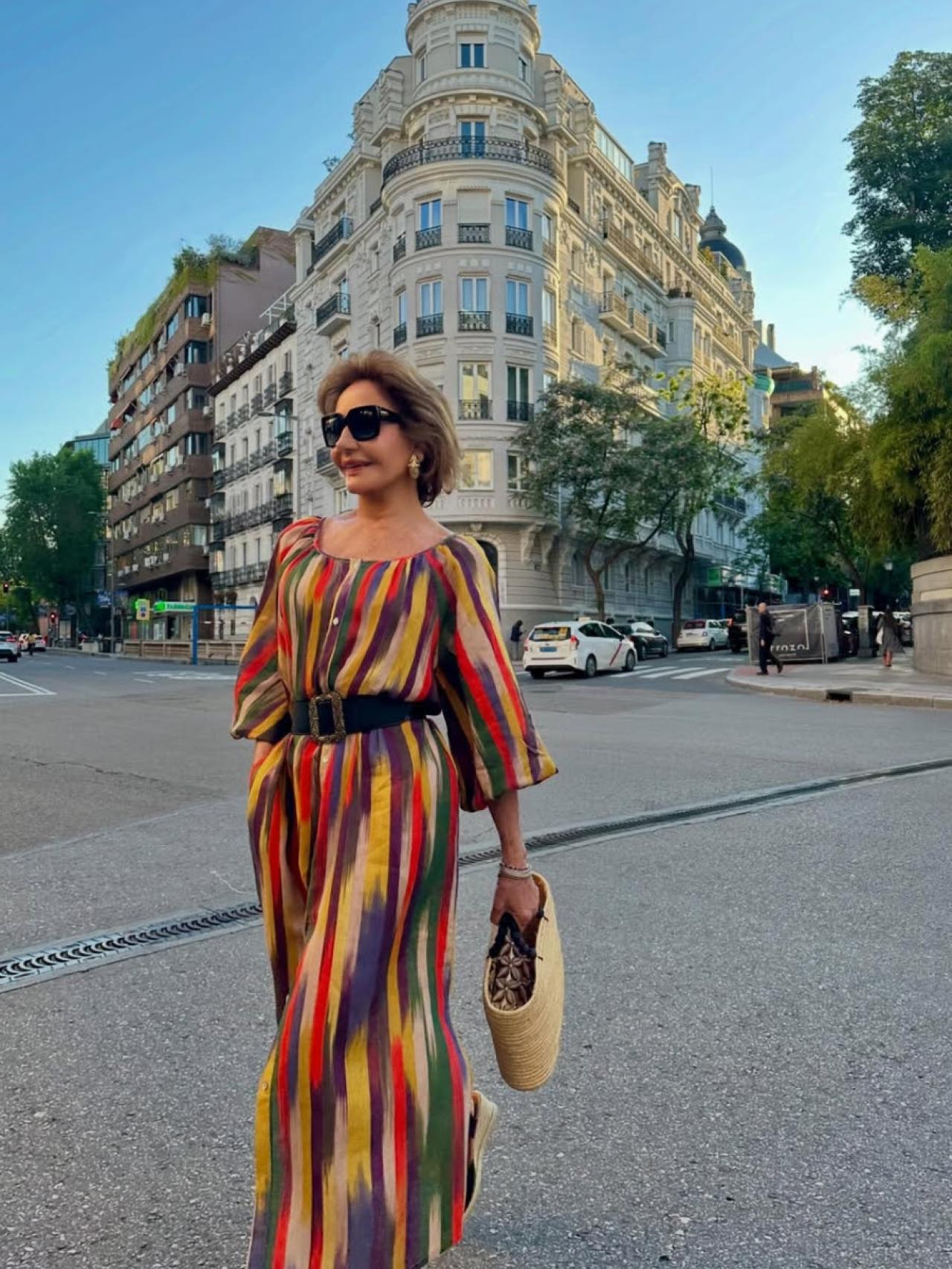 Vestido Lia, una pieza con estampado vibrante y silueta relajada.