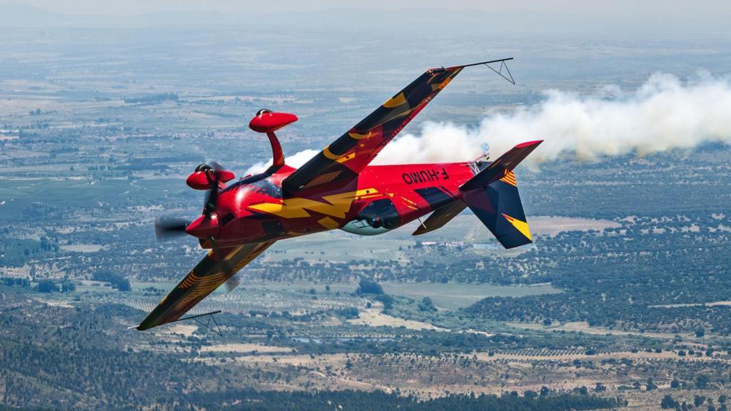 Vuelo invertido con el Extra 300SC.jpg