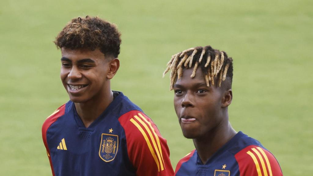 Lamine Yamal y Nico Williams, juntos durante una concentración con la selección española.