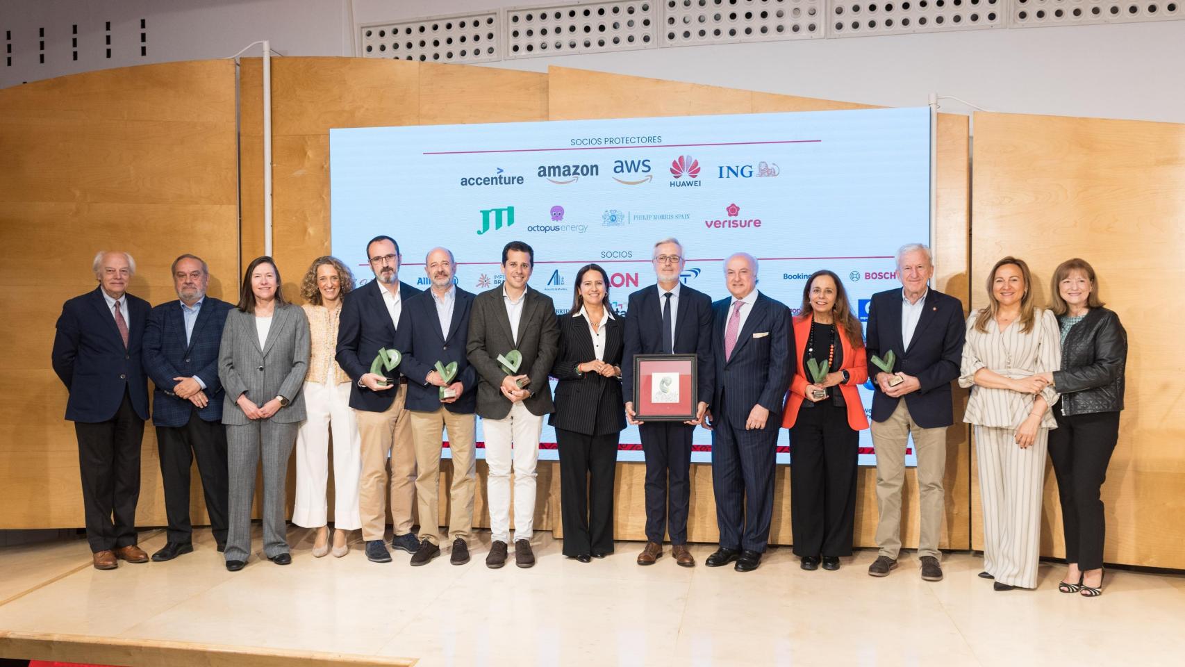 Foto familia Premios Multinacionales con España.
