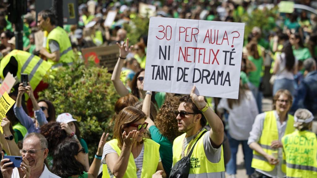 Manifestantes en defensa de la escuela pública. Biel Aliño / Efe