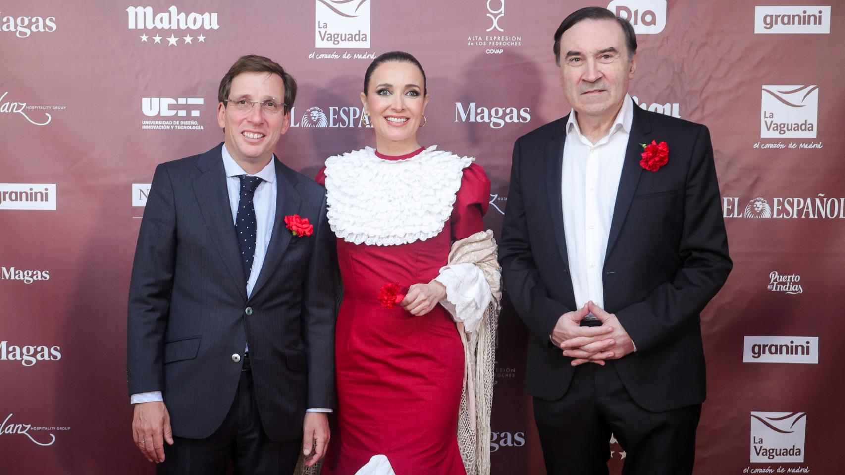 José Luis Marínez-Almeida, alcalde de Madrid, Cruz Sánchez de Lara, vicepresidenta ejecutiva de El Español y editora de Magas y Lifestyle, y Pedro J. Ramírez, presidente de El Español