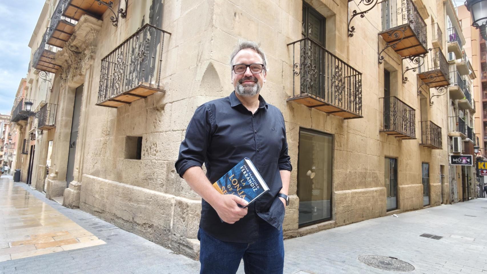 El contestano Juan Francisco Ferrándiz, en su visita promocional a Alicante.