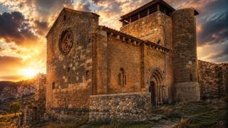 La iglesia parroquial de San Andrés es una iglesia románica situada en la provincia de Burgos. 