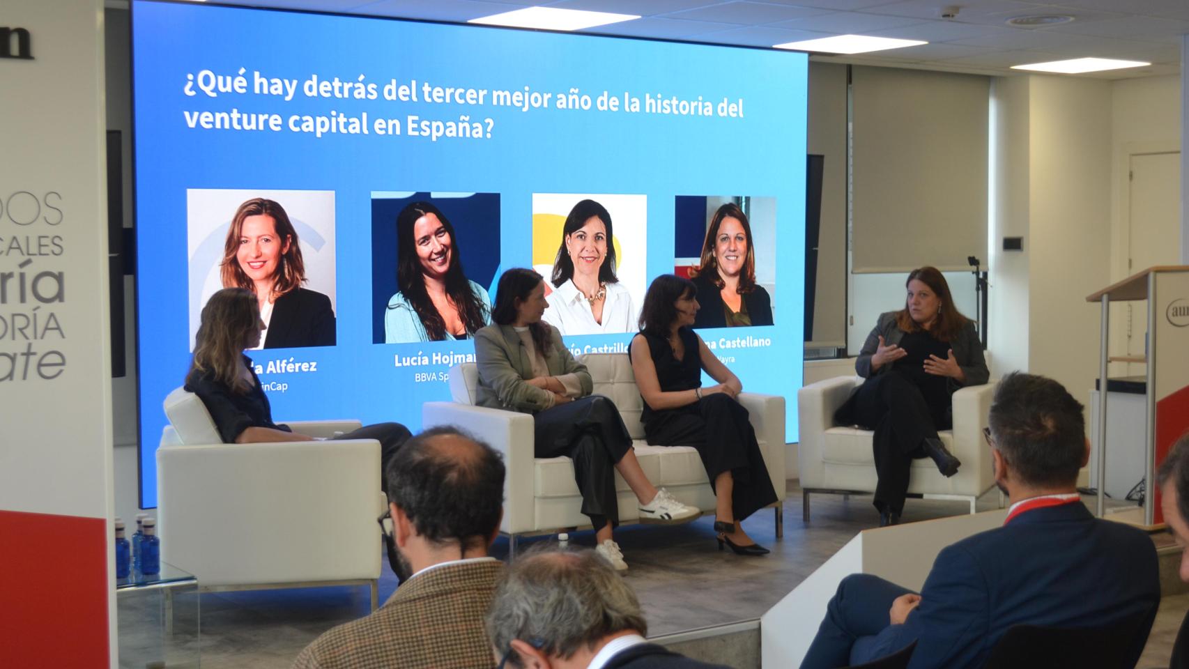 Ángela Alférez (SpaniCap), ​Lucía Hojman (BBVA Spark), Rocío Castrillo (Enisa) y Paloma Castellano (Wayra) en la primera mesa del evento celebrado este 12 de mayo en Madrid.