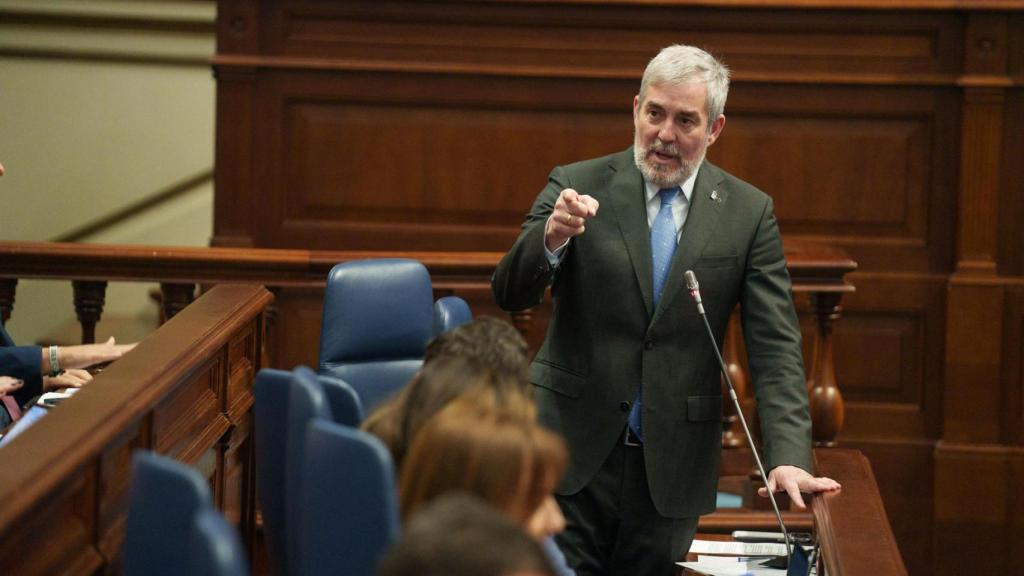 El presidente de Canarias, Fernando Clavijo, durante una intervención en el Pleno del Parlamento de Canarias.