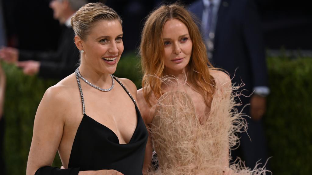 Greta Gerwig y Stella McCartney en el Metropolitan Museum of Art Costume Institute Benefit Gala 2026 en New York.