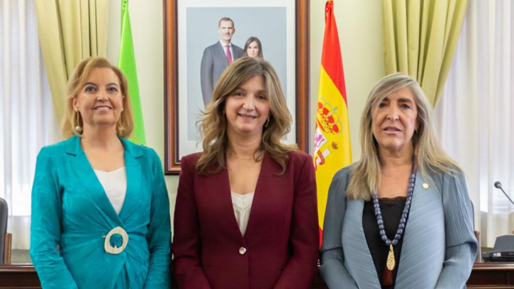 Toma de Posesión de Susana Rodríguez Escanciano, primera por la izquierda. 