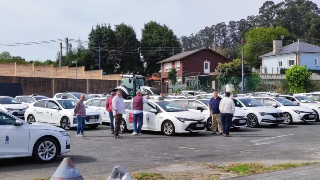 Zona para taxis de reserva junto al aeropuerto de A Coruña.