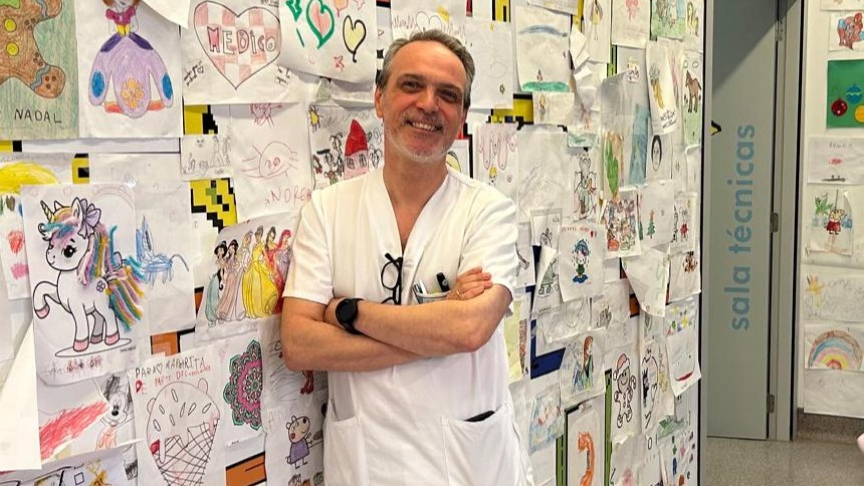 Óscar Carro, enfermero supervisor de la Unidad de Hospitalización de Escolares y Oncopediatría del Materno de A Coruña